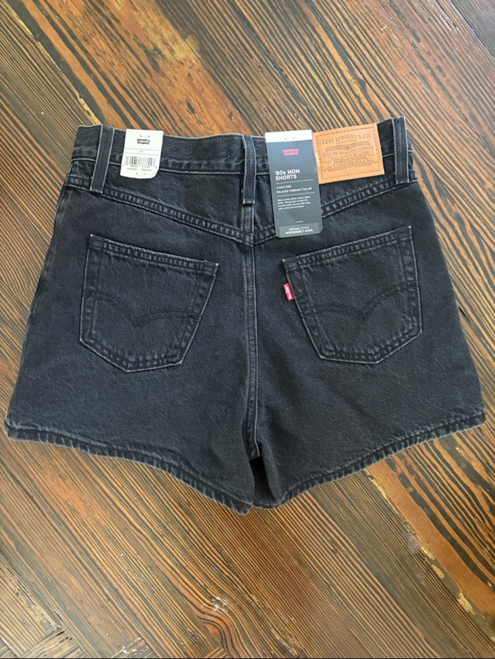 NWT Levi's Black High-Rise 80s Mom Denim Shorts size 26